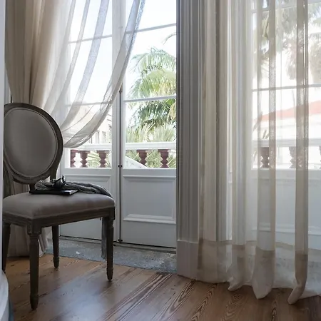 Casa Palmeiras Charming House - Azores 1901 Bed & Breakfast