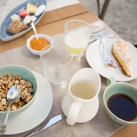 Casa Palmeiras Charming House - Azores 1901 Bed & Breakfast