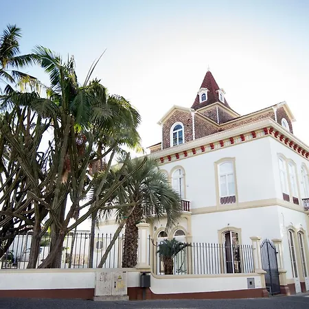 לינה וארוחת בוקר Casa Palmeiras Charming House - Azores 1901 Ponta Delgada