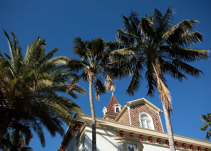 Casa Palmeiras Charming House - Azores 1901 Bed & Breakfast