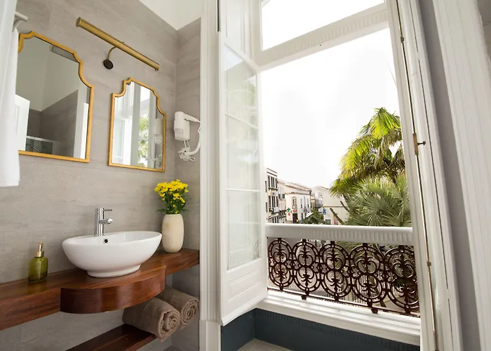 Casa Palmeiras Charming House - Azores 1901 Bed & Breakfast 3*