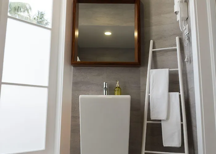 Casa Palmeiras Charming House - Azores 1901 Bed & Breakfast 3*