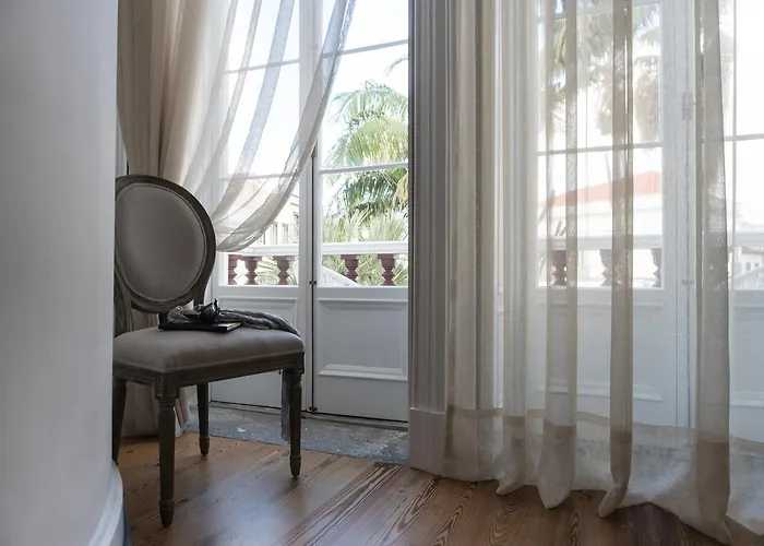 Casa Palmeiras Charming House - Azores 1901 Bed & Breakfast